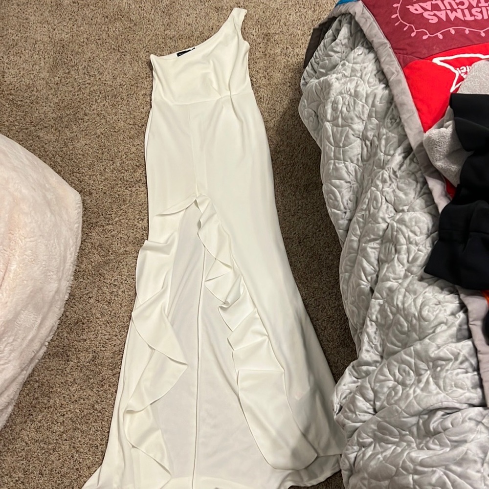 Pretty Little Thing dress